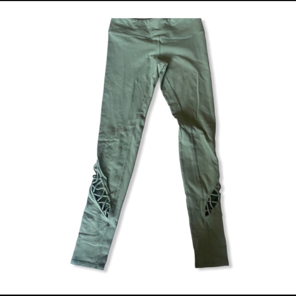 Also leggings